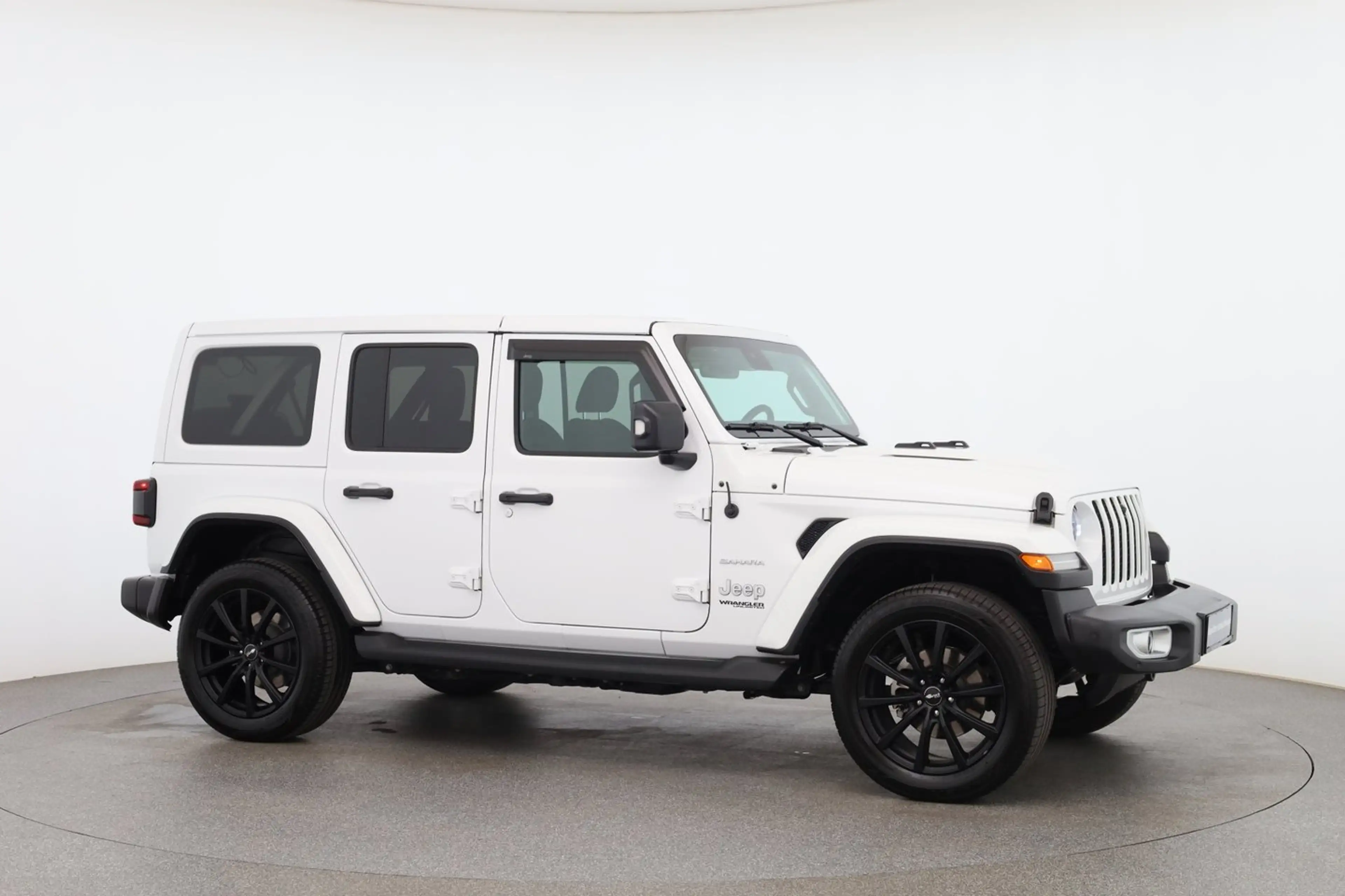 Jeep Wrangler / Wrangler Unlimited Sahara — photo 7