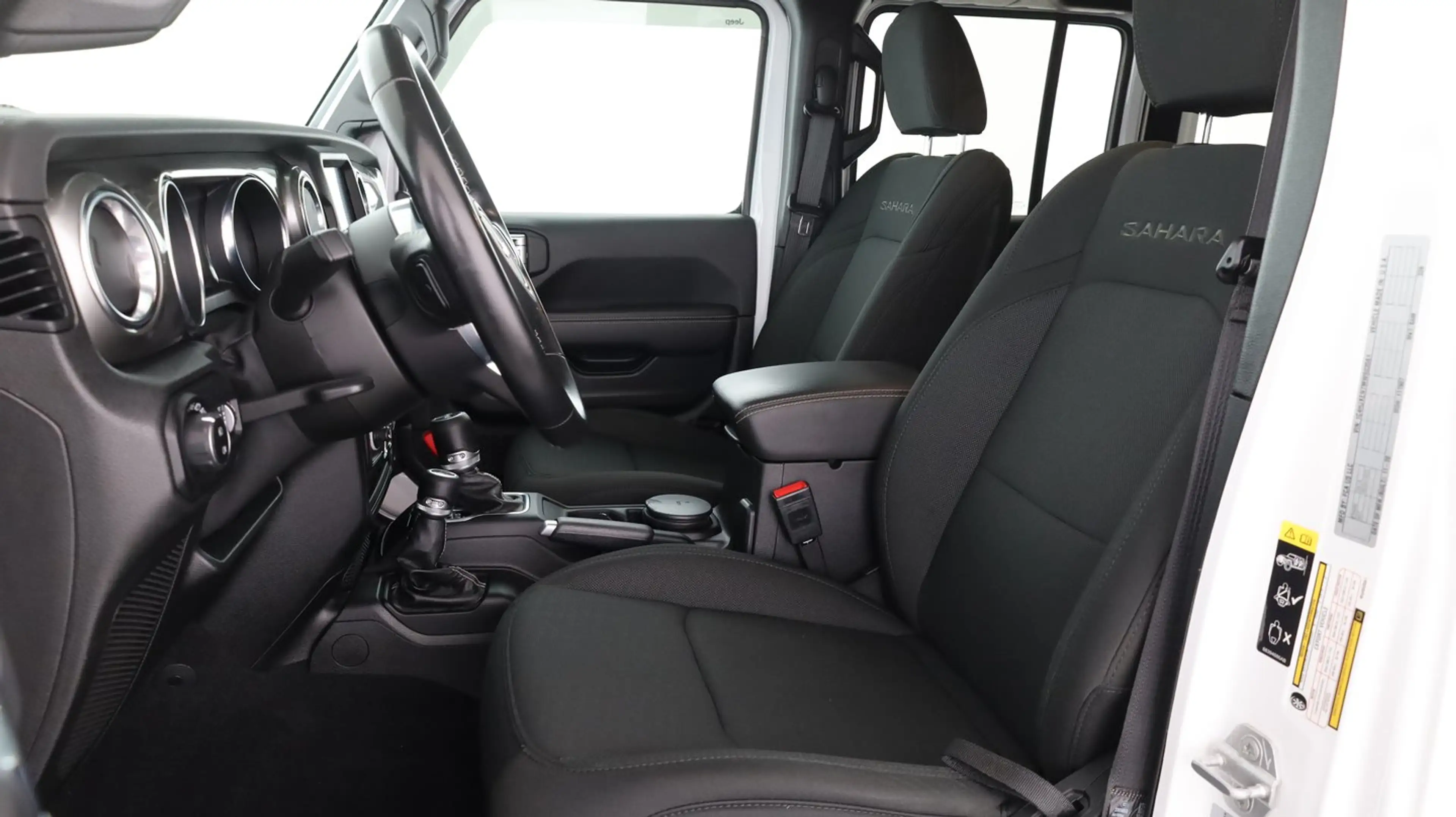 Jeep Wrangler / Wrangler Unlimited Sahara — photo 9