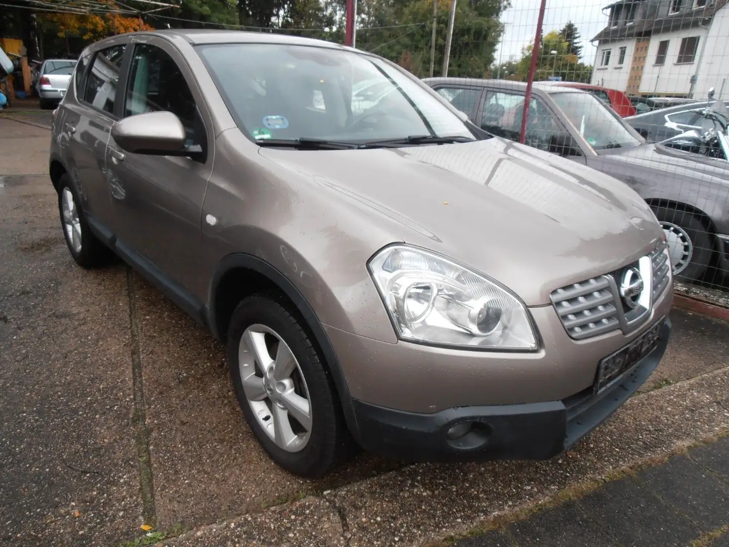 Nissan Qashqai 2,0i Acenta Klimaauto AHK ! TÜV neu ! Gold - 1
