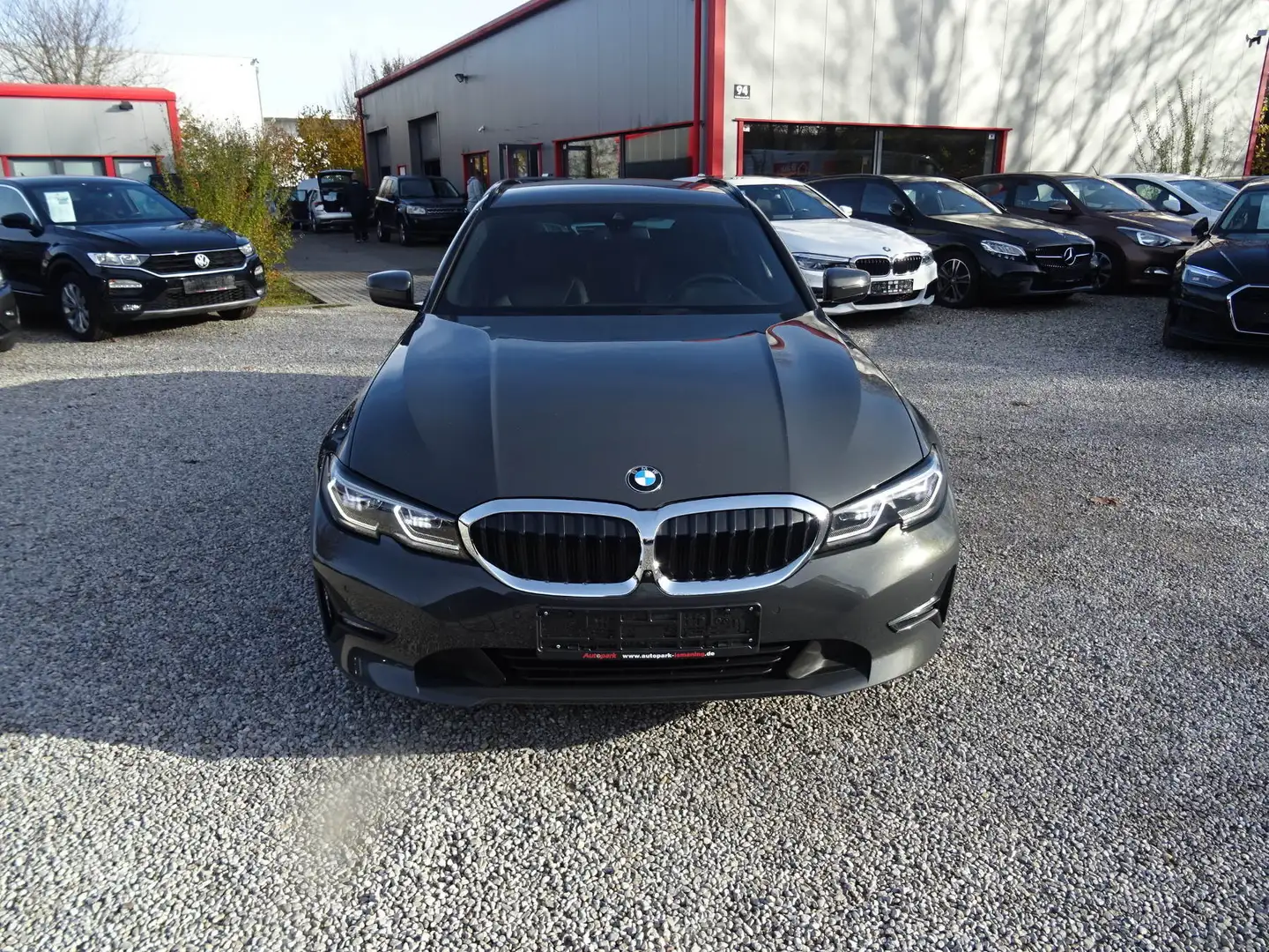 BMW 318 Touring (G21) 318 d Advantage Grau - 2