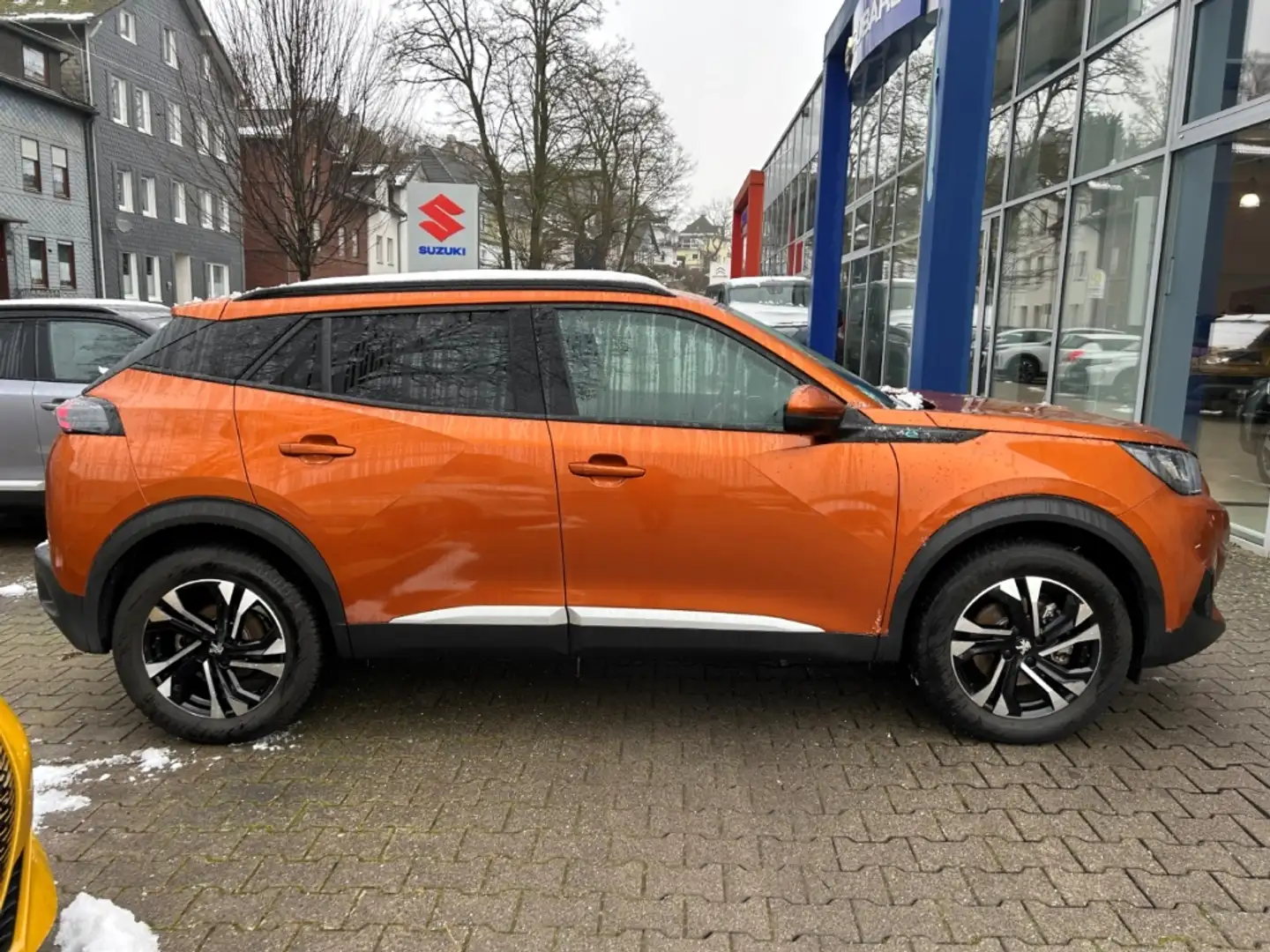 Peugeot 2008 e- Allure 136 ALLURE RÜCKFAHRKAM KLIMAAUTOM Orange - 2
