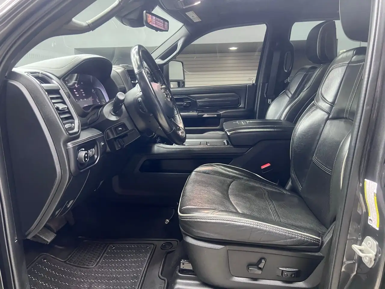 RAM 3500 снимка RAM 3500