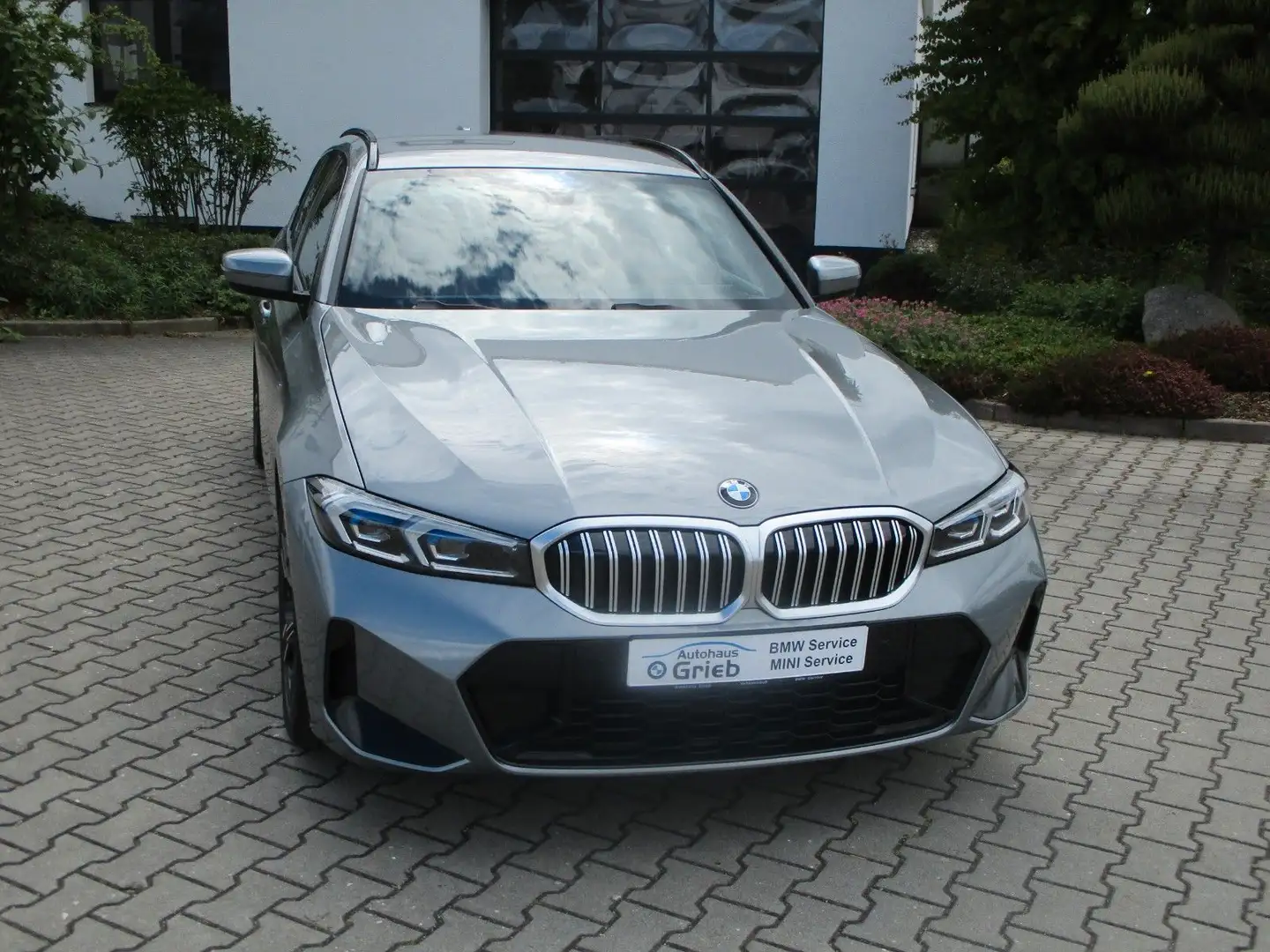 BMW 320 d xDrive Touring M Sport Grijs - 1