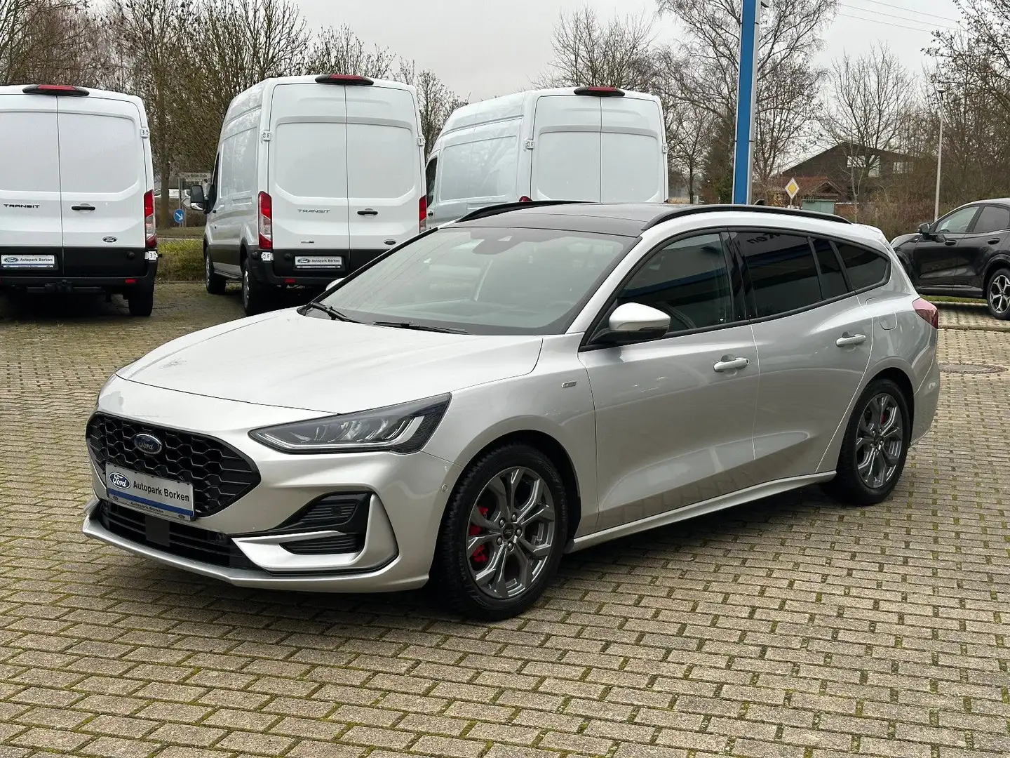 Ford Focus Turnier ST-Line X Pano Head B&O Winter Pak Silber - 1