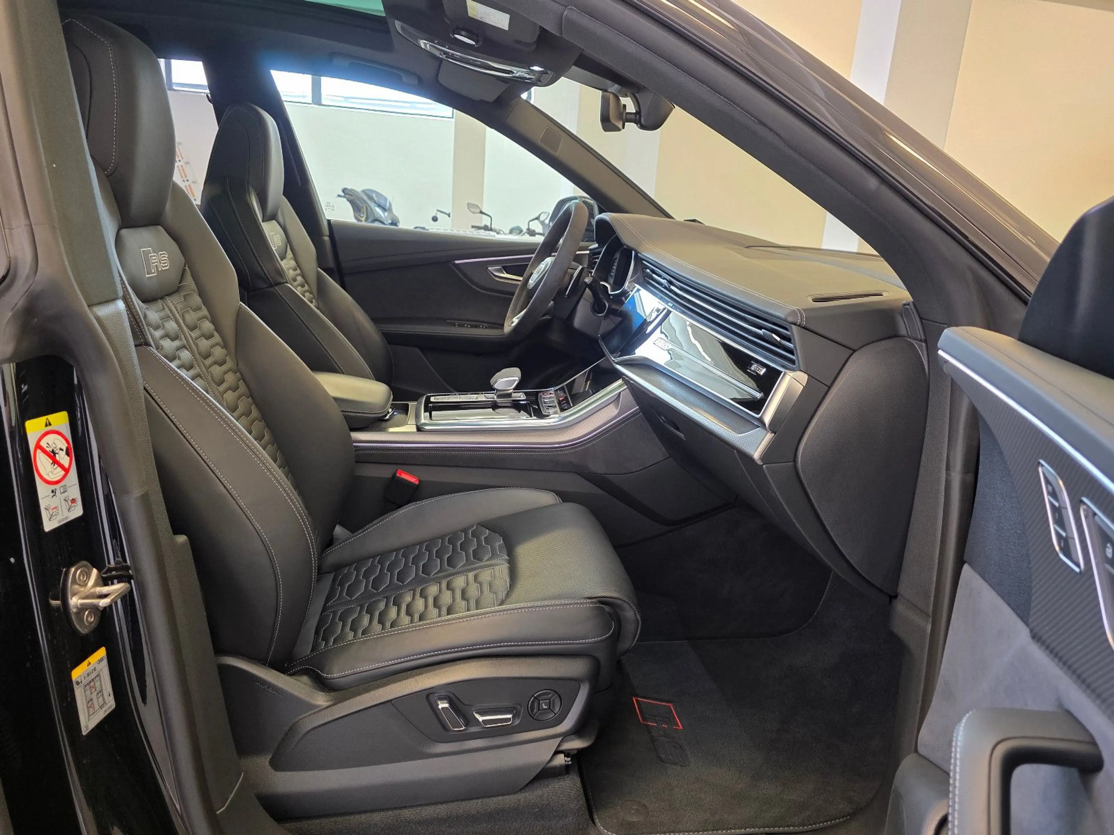 Audi RS Q8 *Keramik/V-MAX 305/Garantie/AHK/Standhzg* — photo 15
