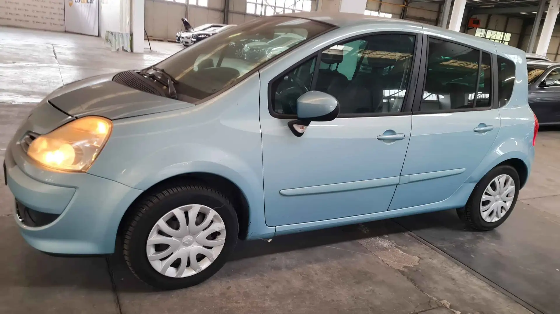 Renault Grand Modus 1.6 Live 110 Automatica Срібний - 1