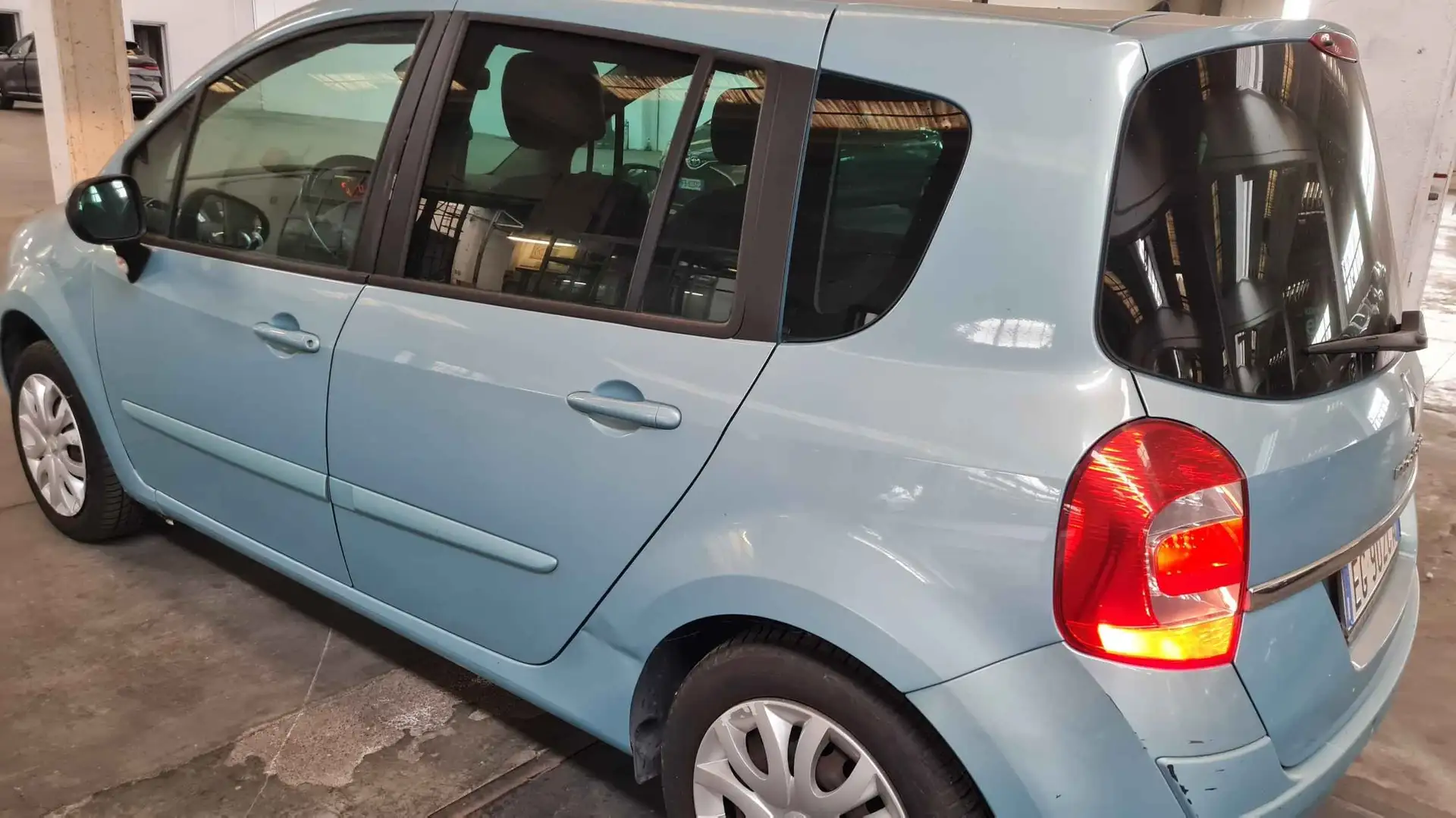 Renault Grand Modus 1.6 Live 110 Automatica Срібний - 2