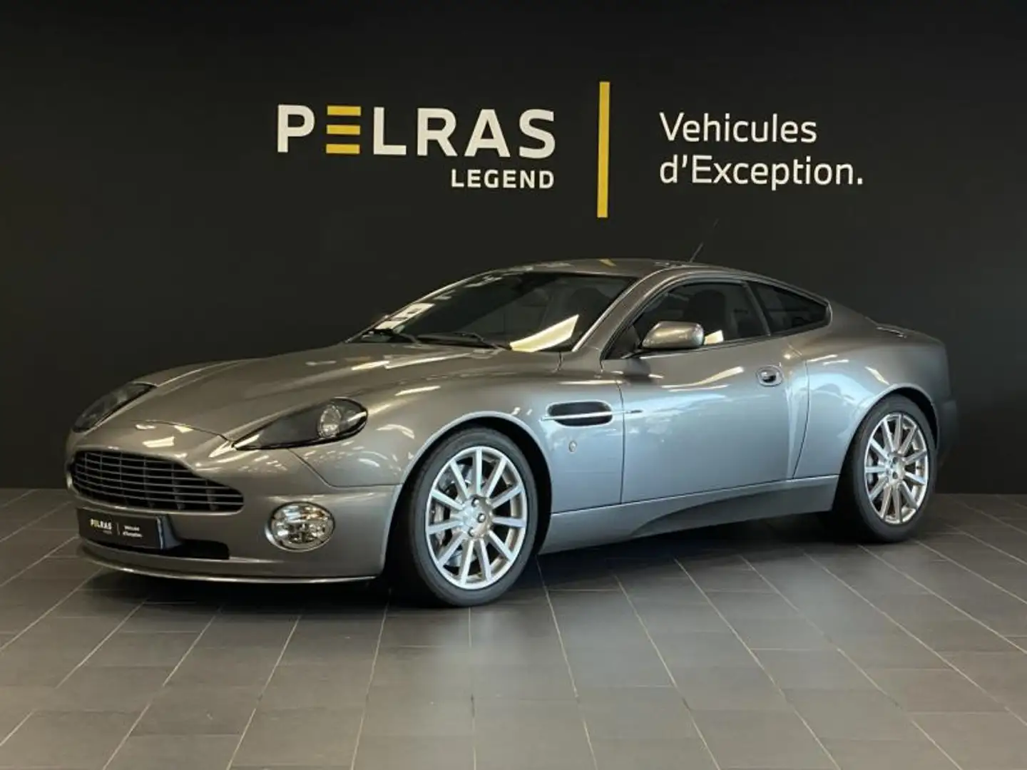 Aston Martin Vanquish V12 5.9 S Сірий - 1