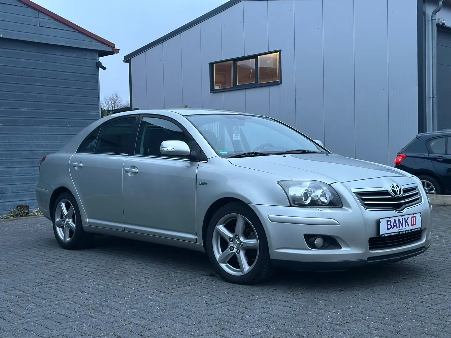 Toyota Avensis Avensis Fließheck Diesel 2.2 D-CAT Executive Ezüst - 1