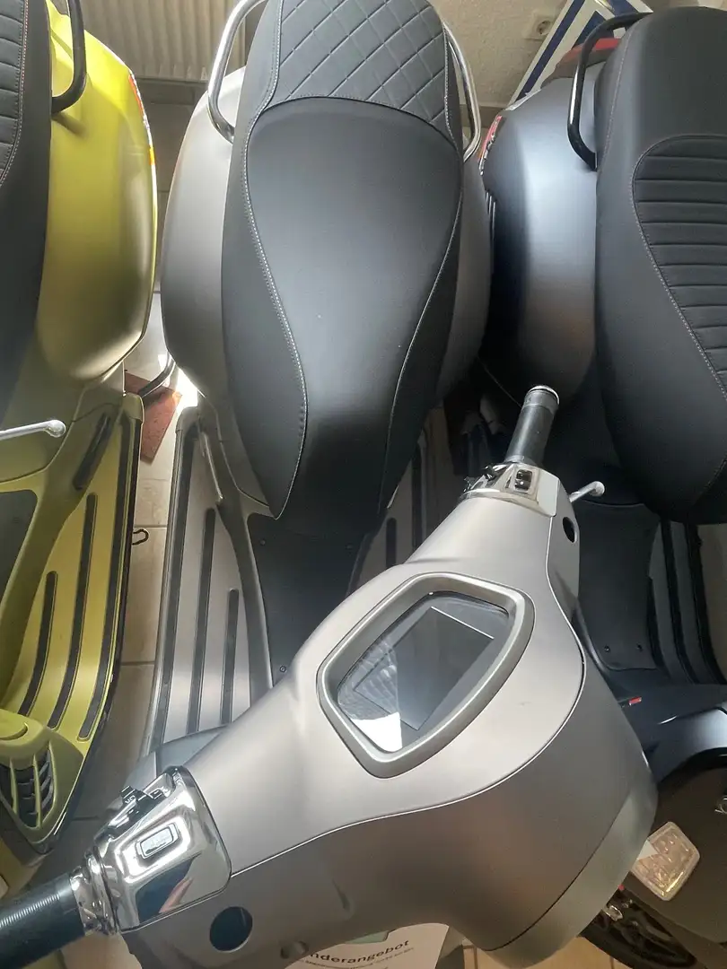 Vespa GTS Super Tech 125 Tageszulassung wg E5 siva - 2