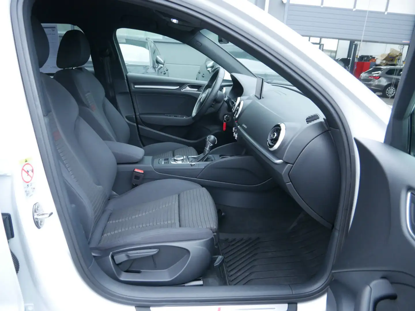 Audi A3 Limousine 2.0 FSI quattro sport LED S-LINE Blanc - 2