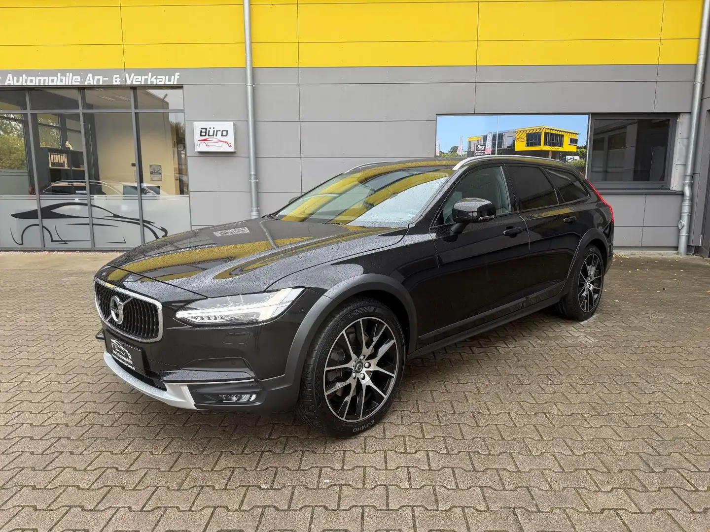 Volvo V90 Cross Country AWD/HEAD UP/ALLRAD/LEDER/8xBRF Schwarz - 2