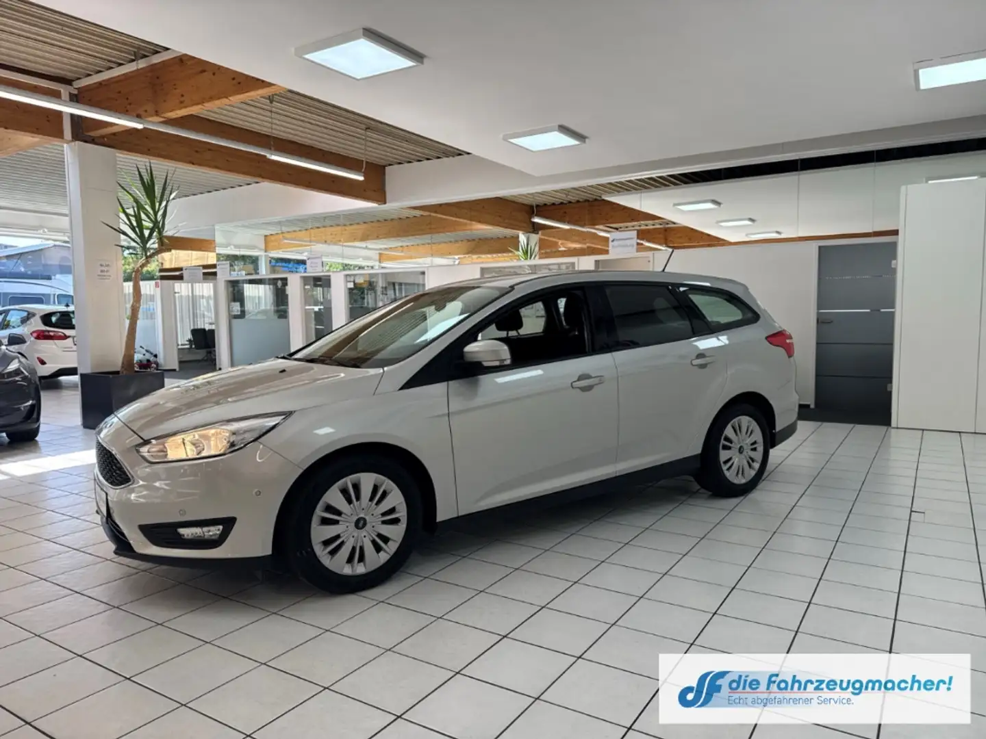 Ford Focus Turnier Business 1.5 TDCi Navi Apple CarPlay Andro Zilver - 2