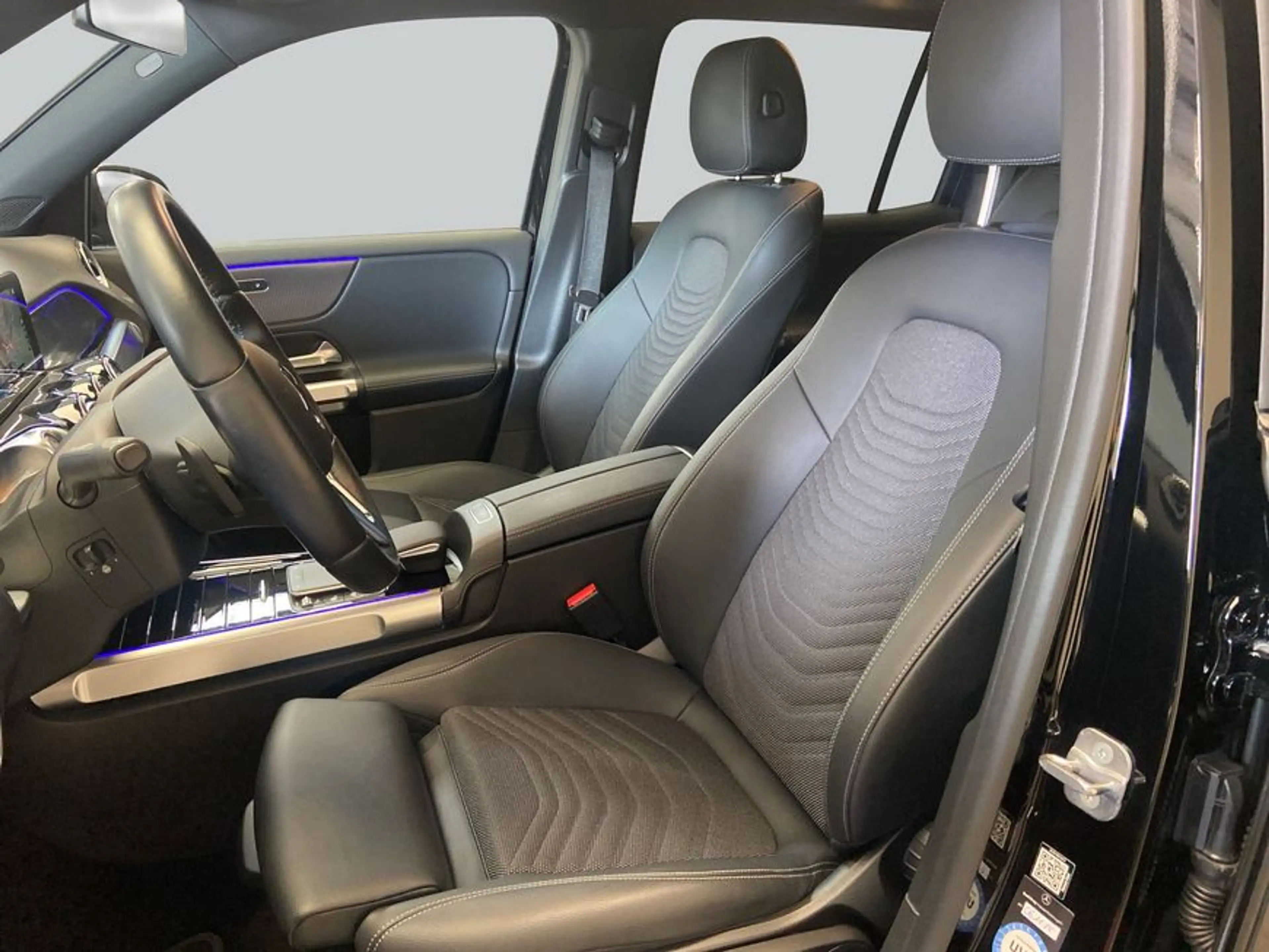 Mercedes-Benz EQB 300 EQB — photo 10