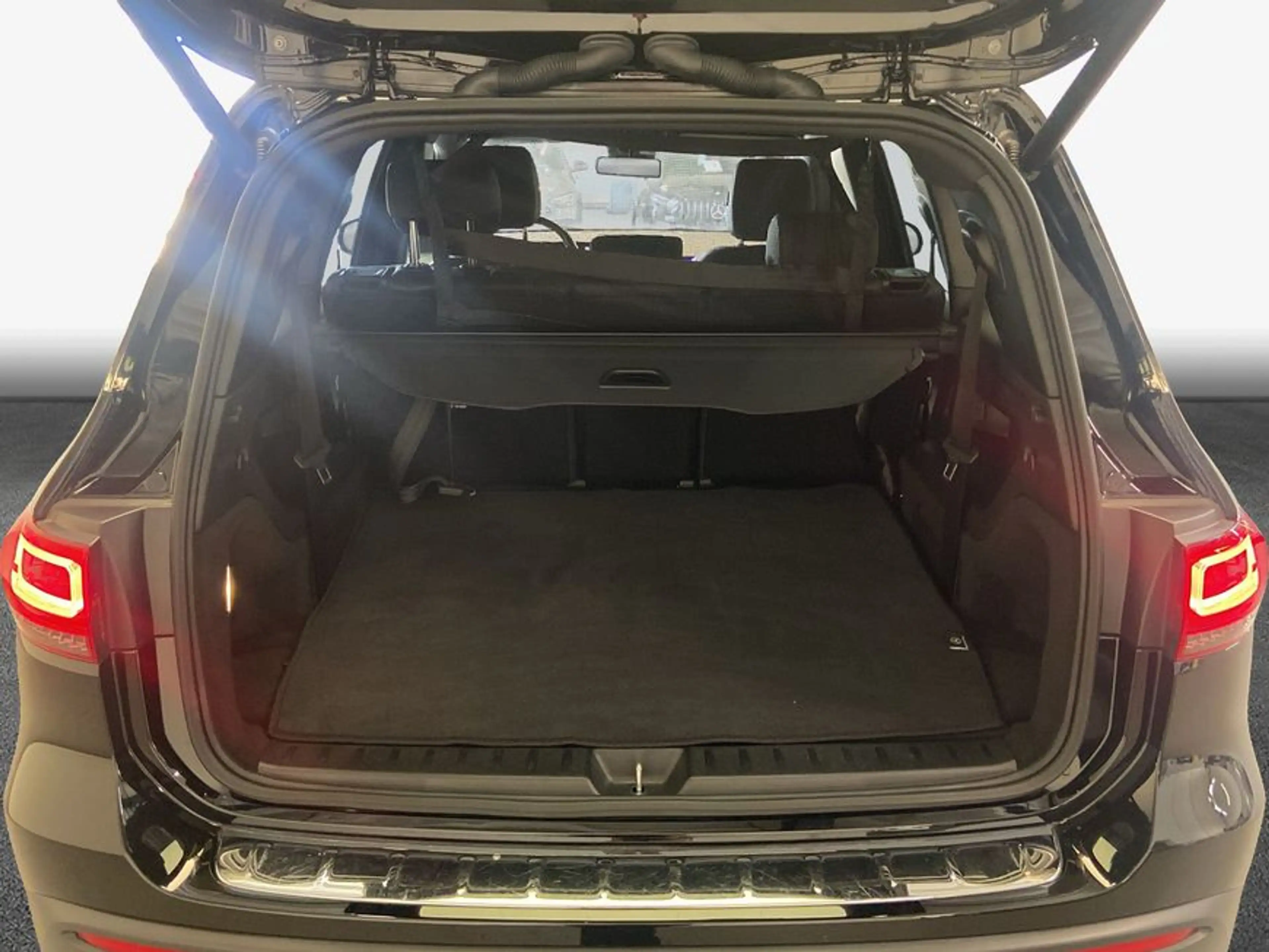 Mercedes-Benz EQB 300 EQB — photo 8