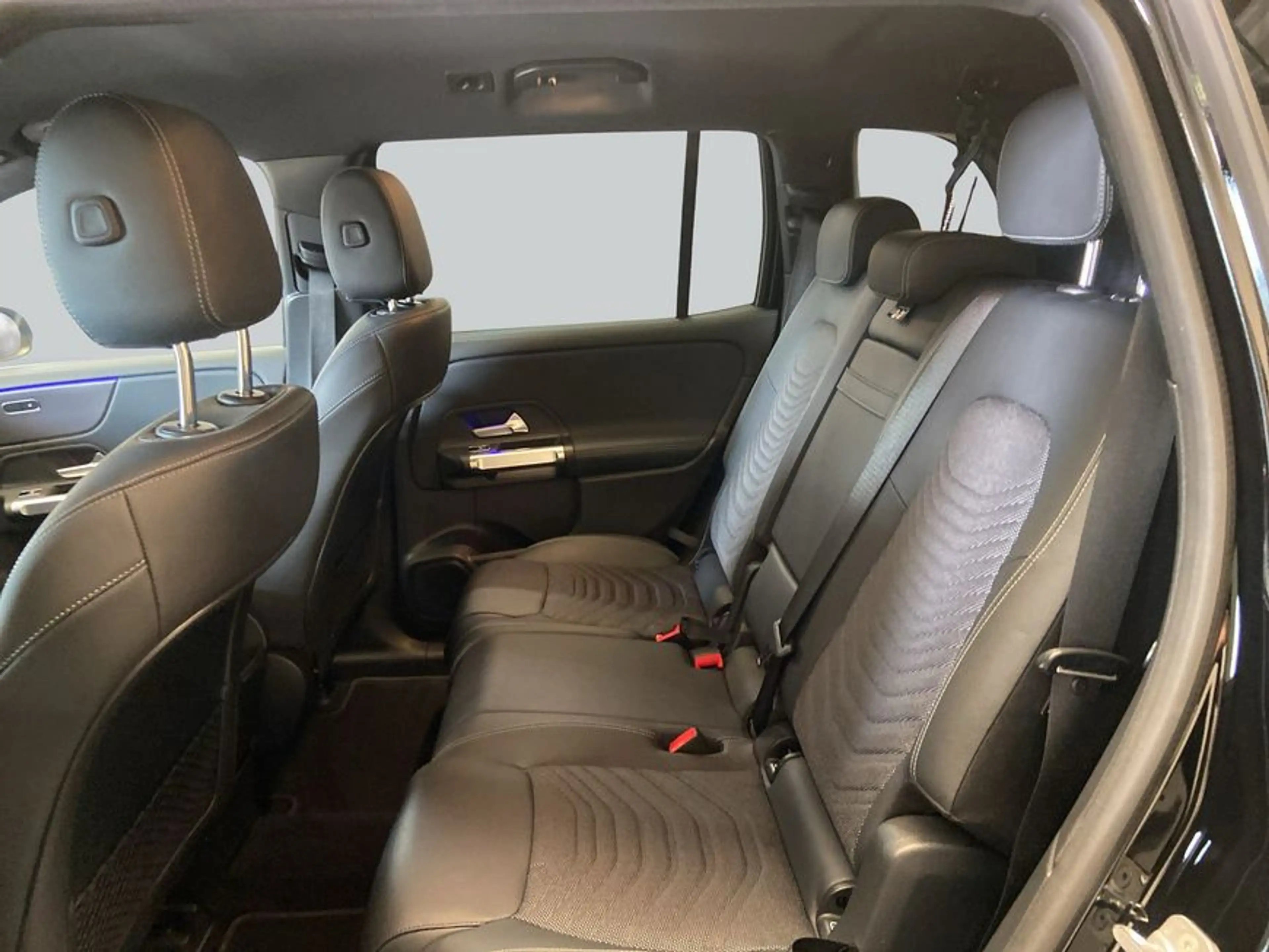 Mercedes-Benz EQB 300 EQB — photo 11