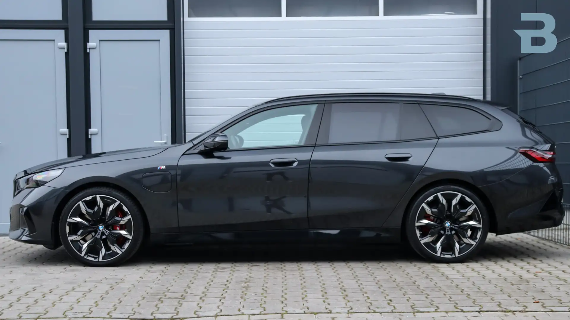 BMW 550 5-serie Touring 550e xDrive M-Sport Pro | Stoelven Gris - 2
