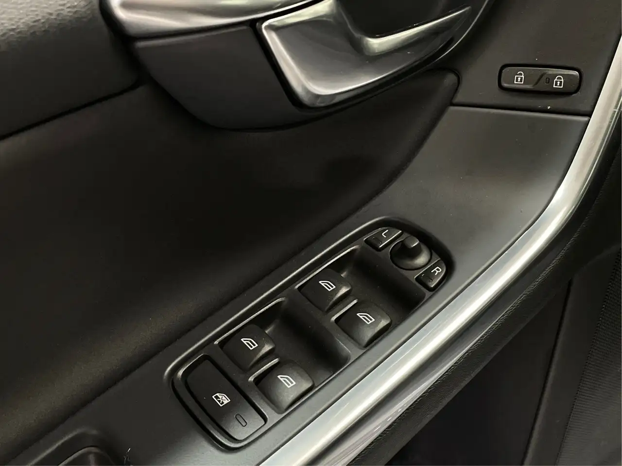 Volvo V60 снимка Volvo V60