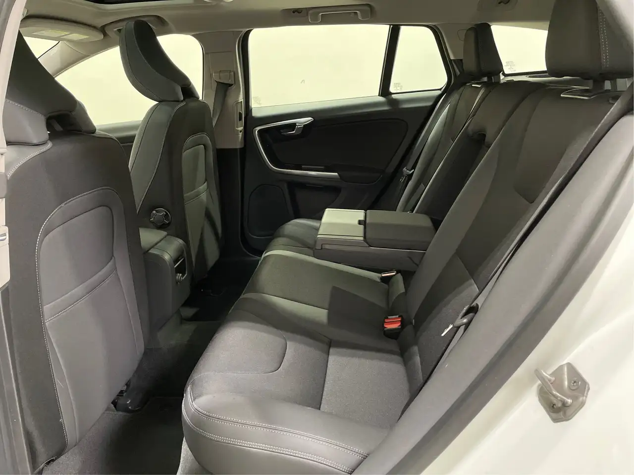 Volvo V60 снимка Volvo V60