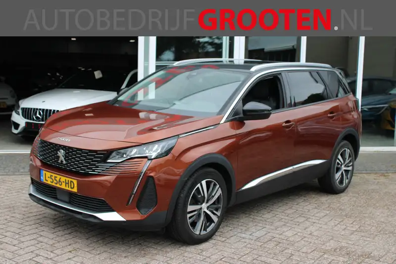PEUGEOT 5008