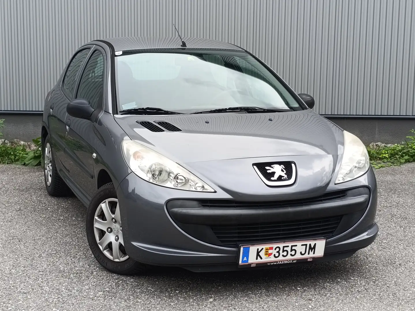 Peugeot 206 206+ Junior 1,1 Grau - 1