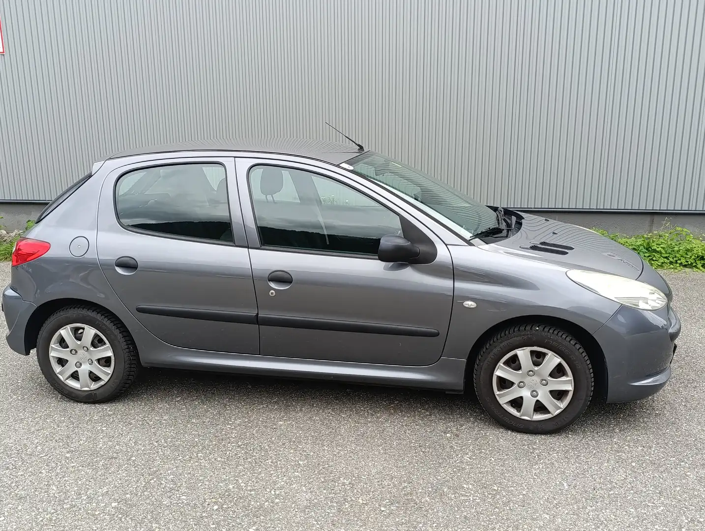 Peugeot 206 206+ Junior 1,1 Grau - 2