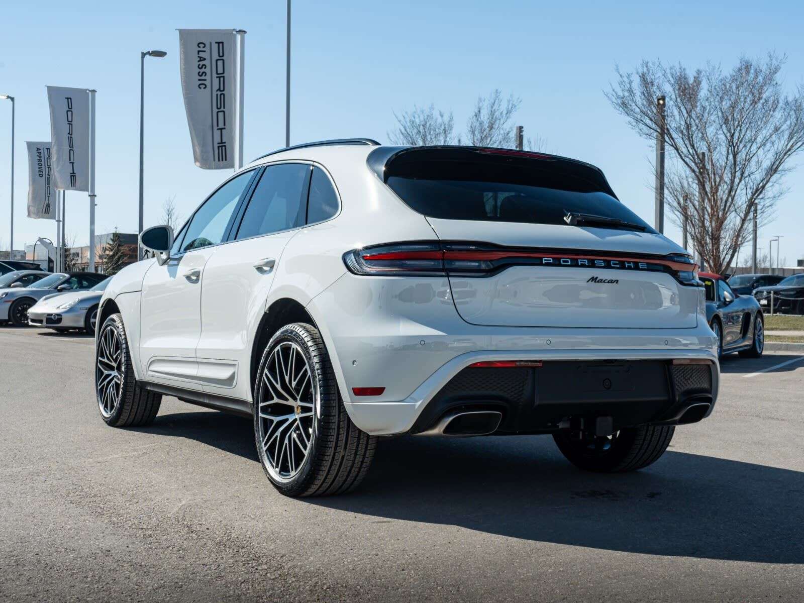 2026 Porsche Macan — photo 1