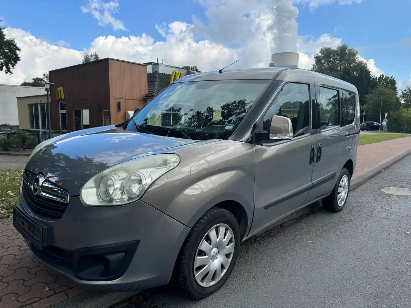 Opel Combo 2.HAND/KLIMA/SHZ/5-SITZER/KUPPLUNG PFEIFT Gri - 1