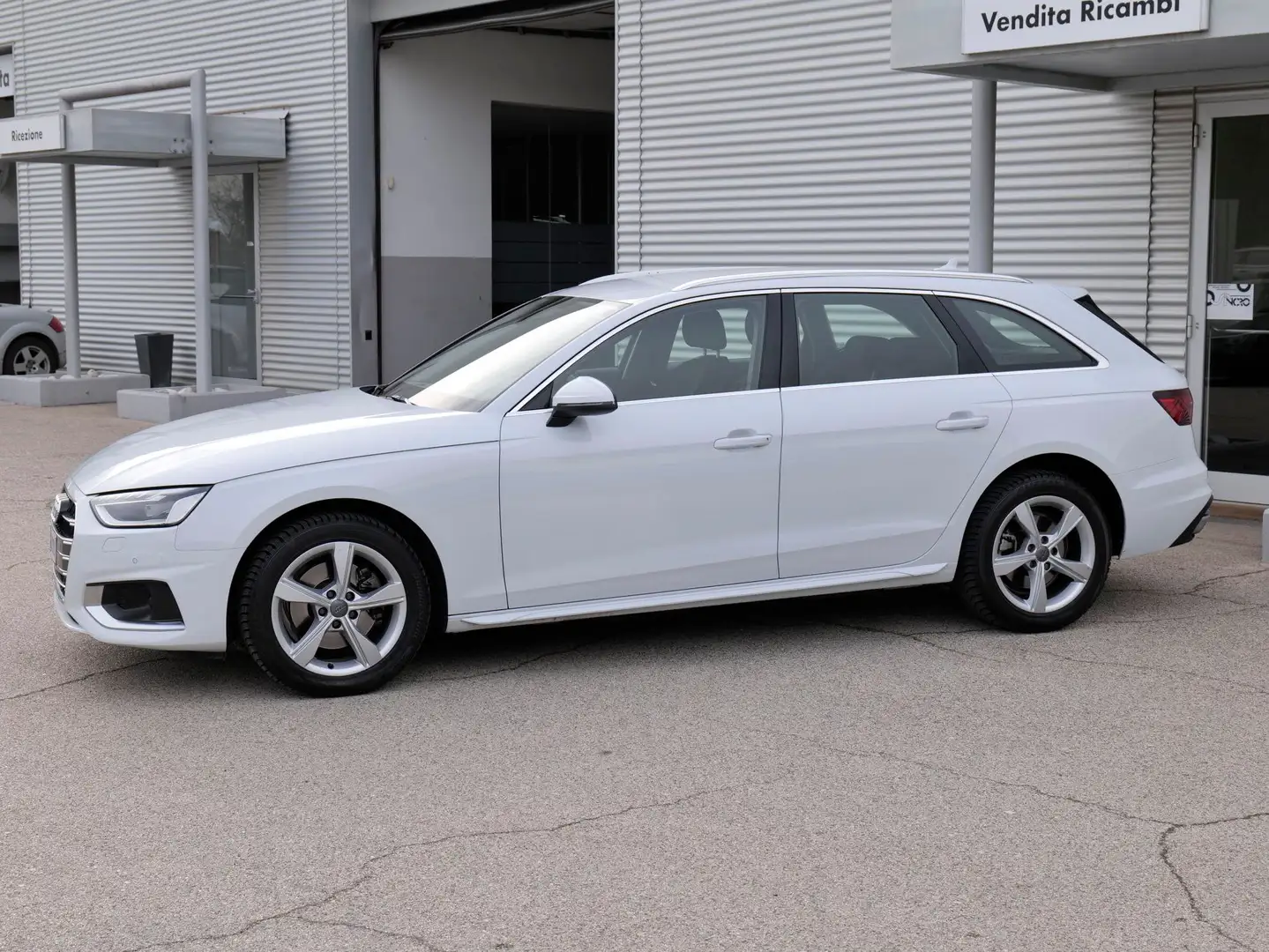Audi A4 Avant 2.0 170cv g-tron S-tronic Business Advanced Blanc - 2