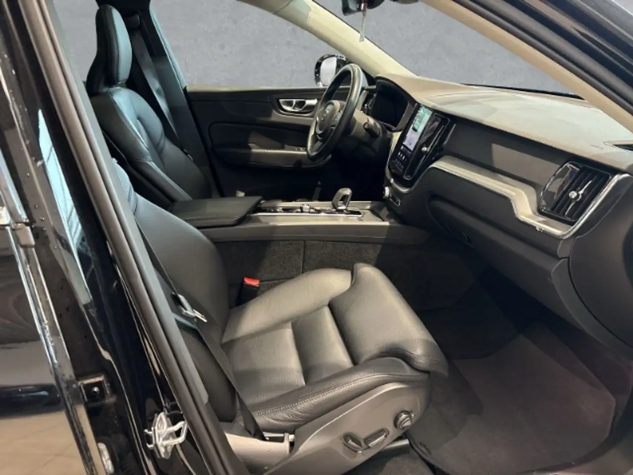 Volvo XC60 Inscription T6 Expression 19''LM AHK Leder Four-C, миниатюра 3