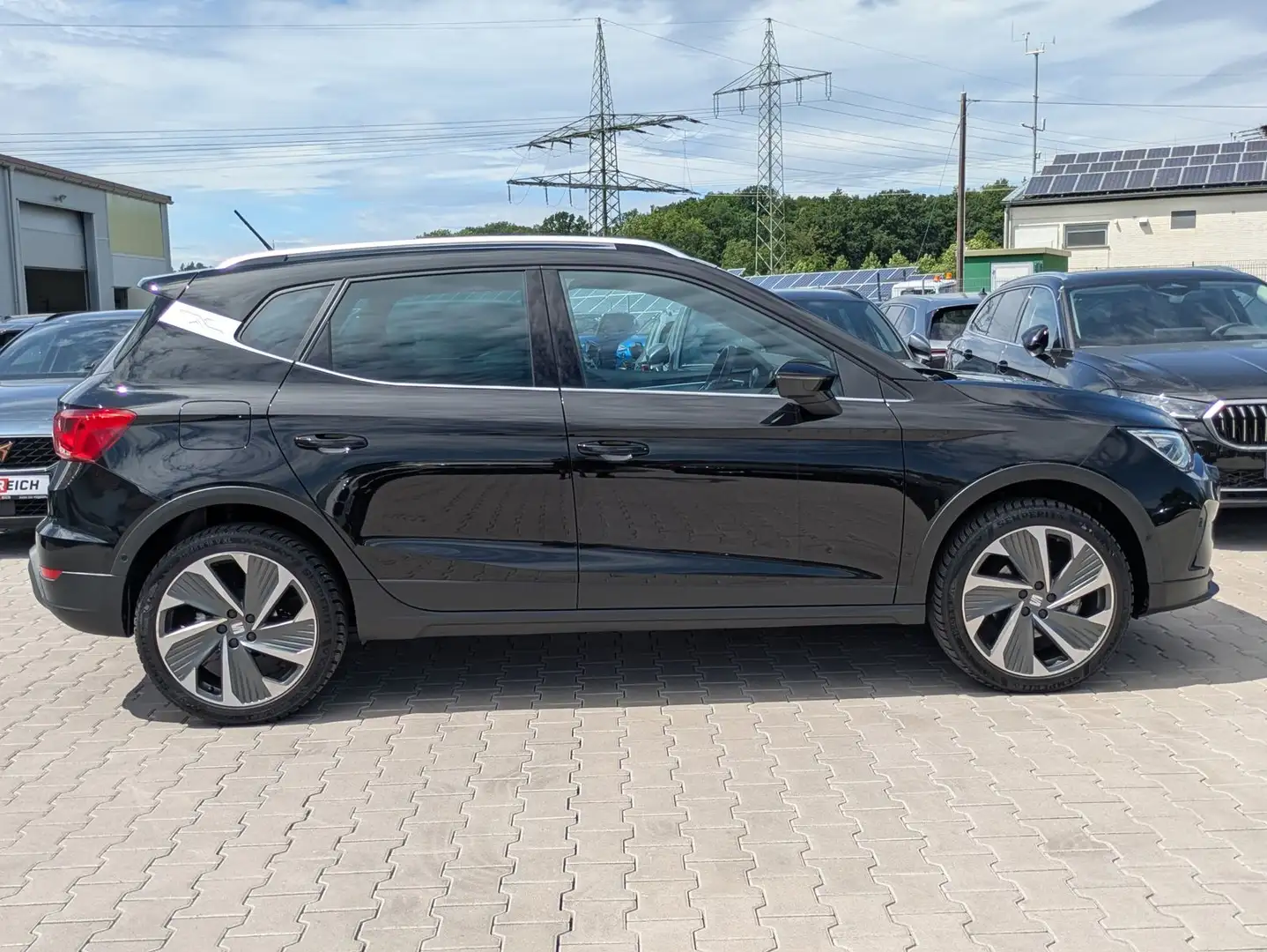 SEAT Arona 1.0 TSI FR DSG AHK*ACC*LED*APP*DAB*KAMERA Zwart - 2