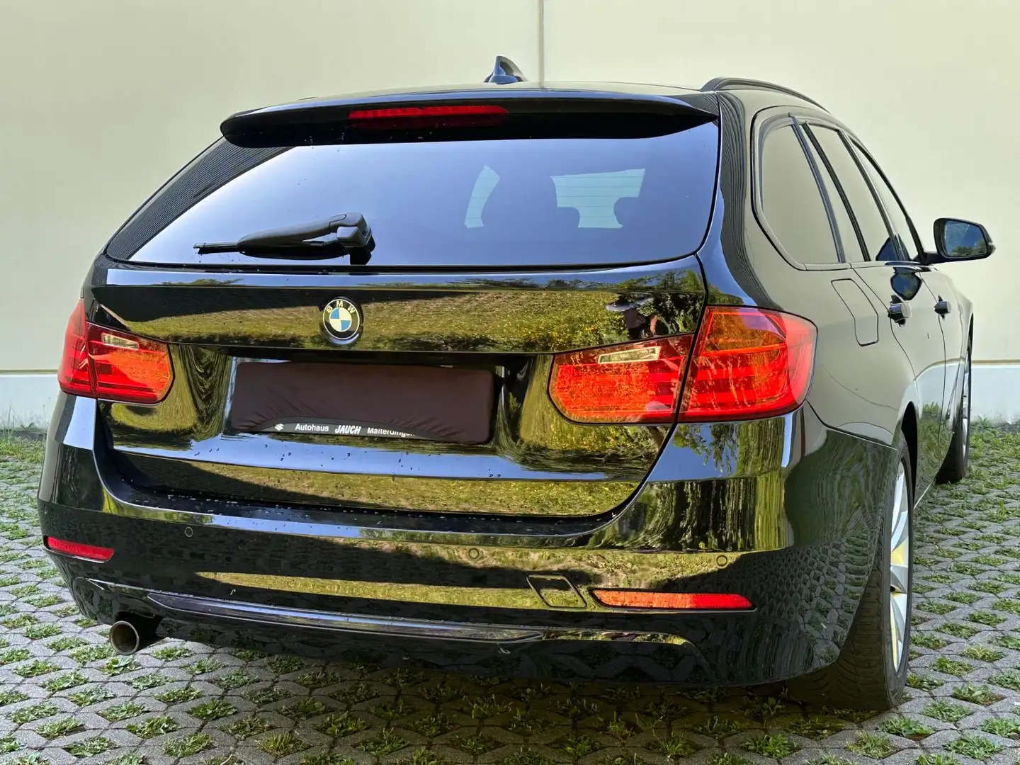 BMW 320 d Touring | Pano | Navi | PDC | Noir - 2