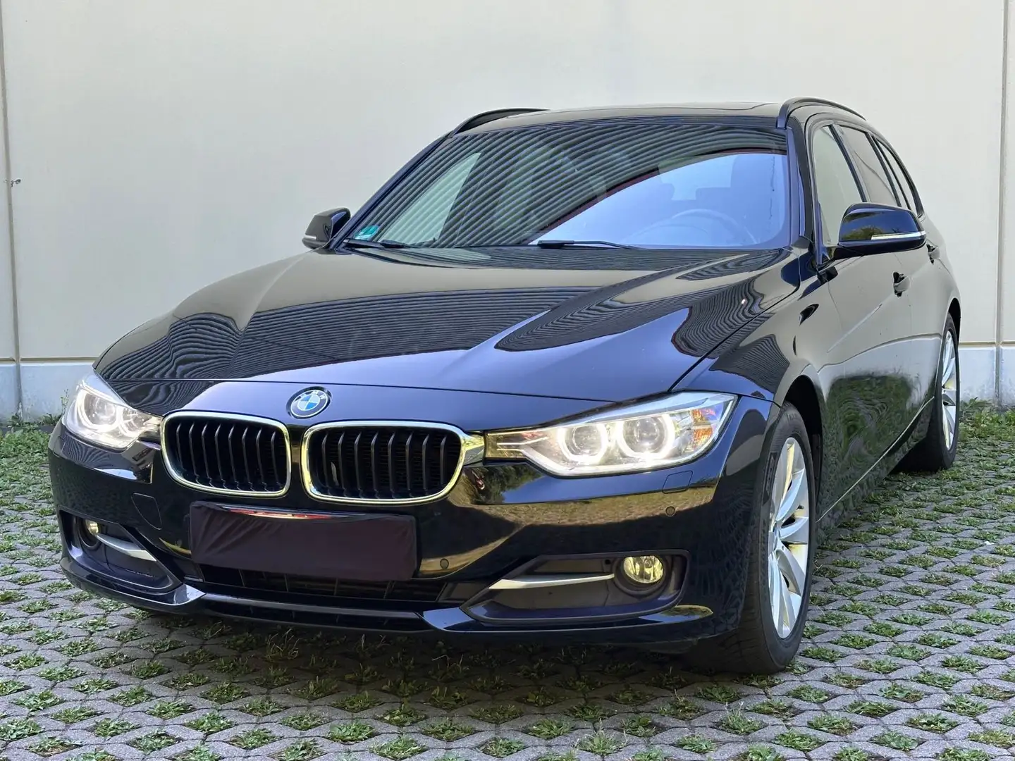 BMW 320 d Touring | Pano | Navi | PDC | Noir - 1