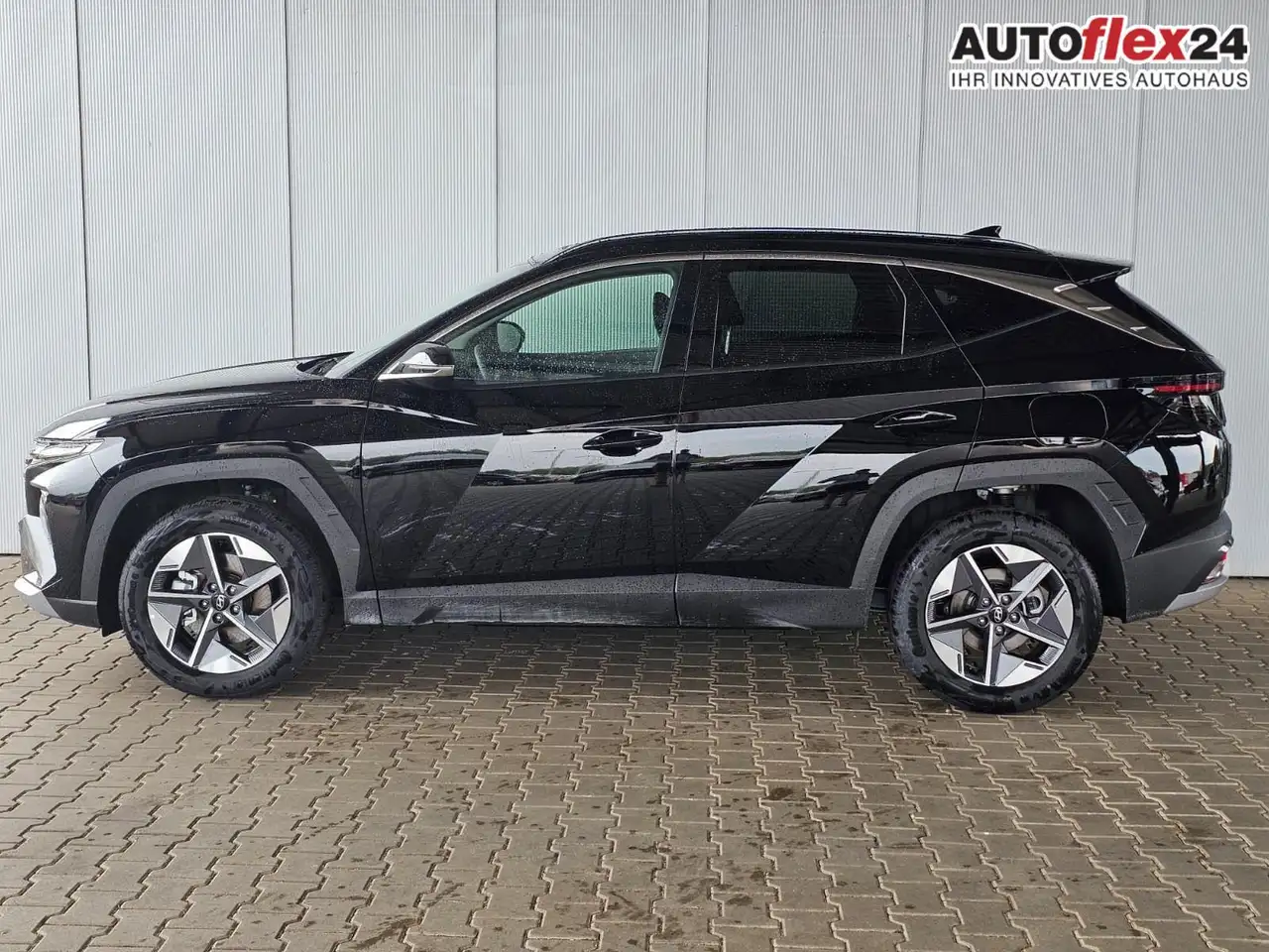 Hyundai TUCSON E-Motion 1.6 T-GDi 2WD HEV / Panoramadach ACC L... — миниатюра 1