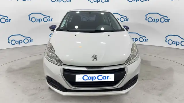 Peugeot 208 view 5