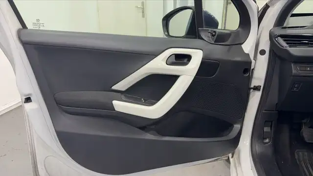 Peugeot 208 view 7
