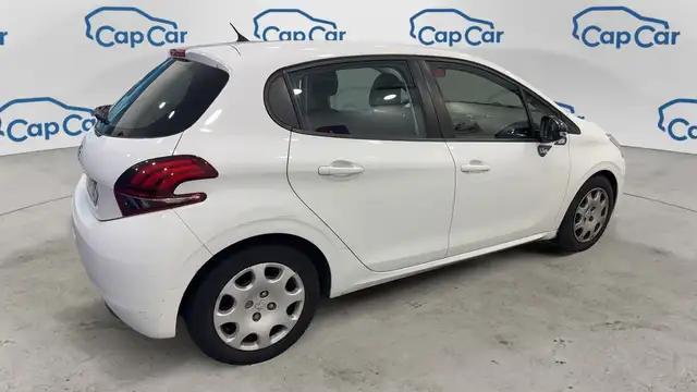 Peugeot 208 view 4