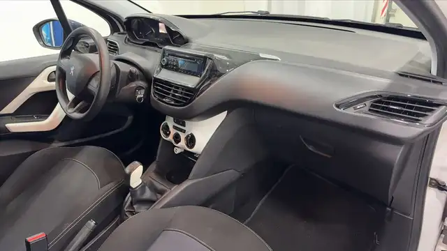 Peugeot 208 view 10
