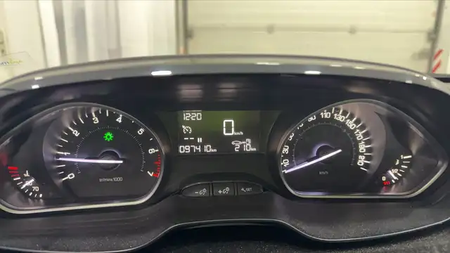 Peugeot 208 view 12