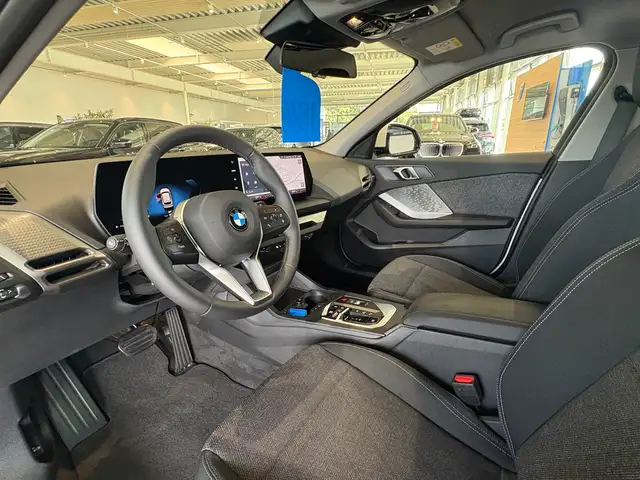 BMW 1 Series view 13