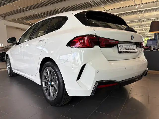 BMW 1 Series view 5