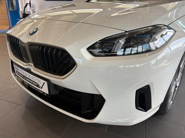 BMW 1 Series view 9