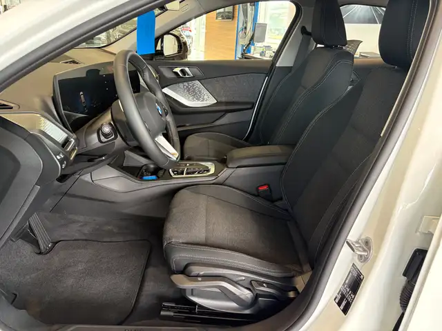 BMW 1 Series view 12