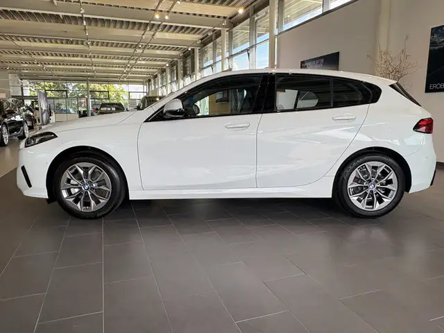 BMW 1 Series view 4