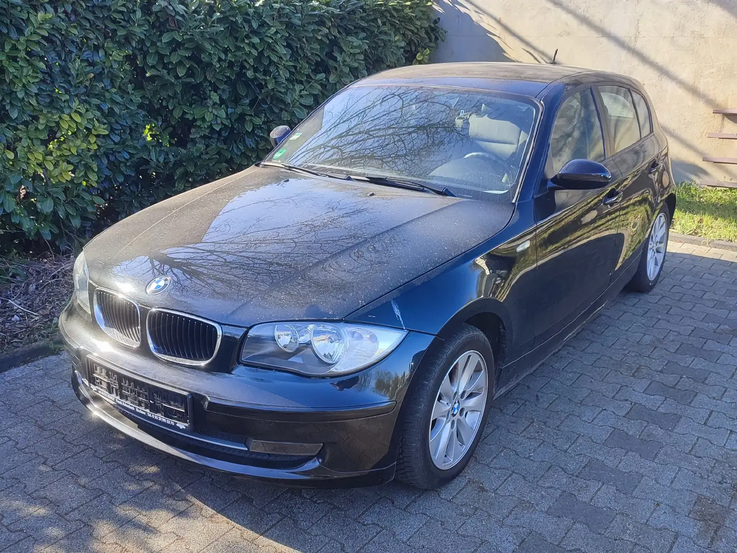 BMW 118 1er (5-Türer) 118i, Leder, Klima Schwarz - 1