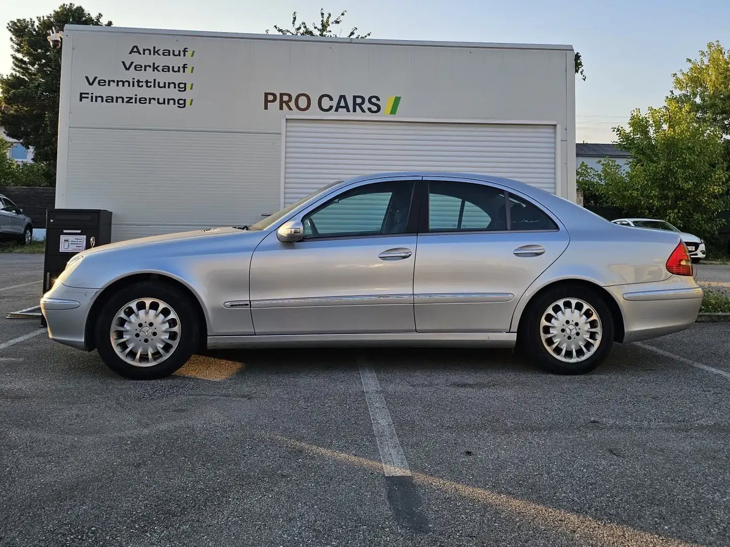 Mercedes-Benz E 220 E 220 CDI (211.006) Šedá - 2