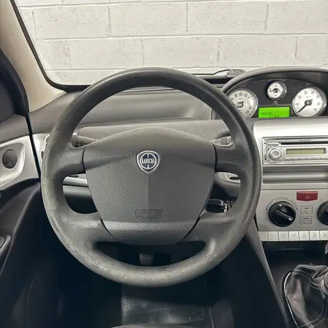 Lancia Ypsilon view 8