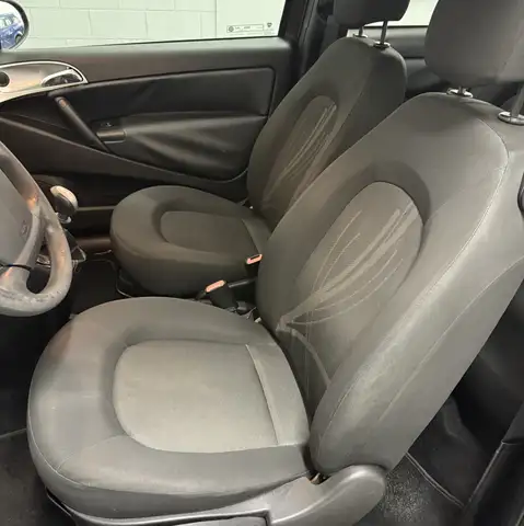 Lancia Ypsilon view 9