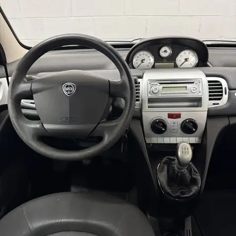Lancia Ypsilon view 7