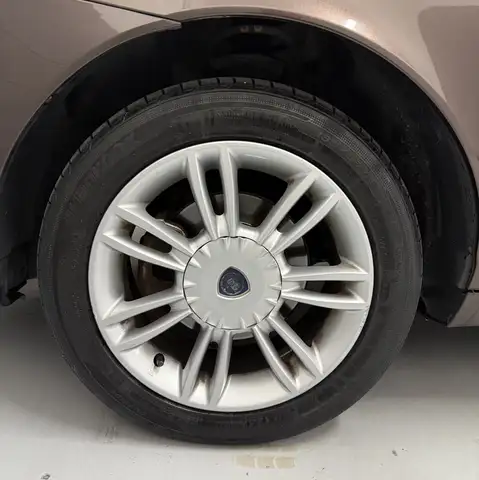Lancia Ypsilon view 6